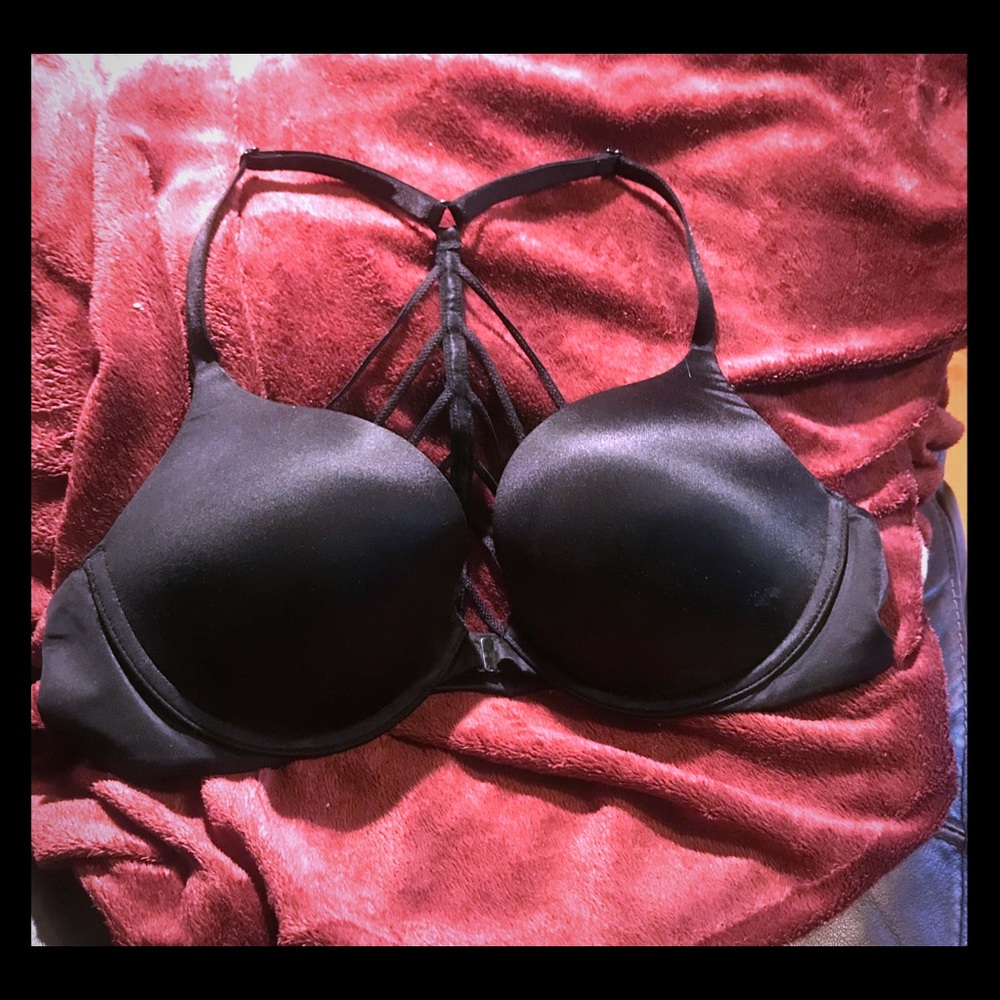 🎀Victoria’s Secret strappy racer back push-up bra